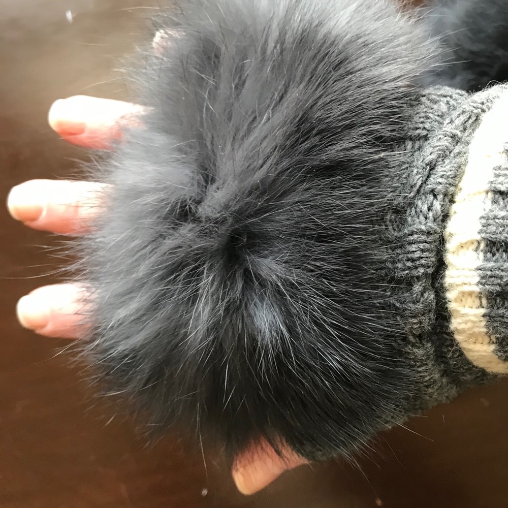 Knit gloves with faux fur trim - Picture 2 of 4